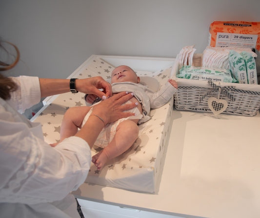 How to bond with your baby during diaper changes